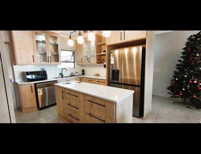 3 BEDROOM TOWNHOUSE FOR SALE IN HEUWELSIG